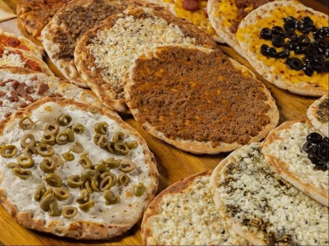 Flatbread For (6-7) People.